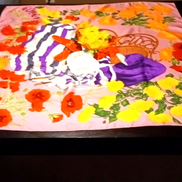 AUTHENTIC GUCCI SCARF - Picture 5 of 7